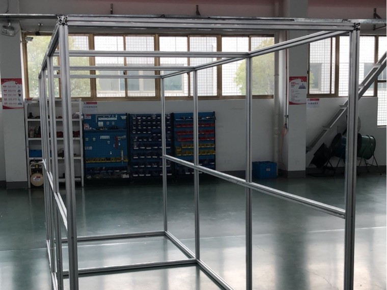 澳宏為您解答：用工業鋁型材搭建無塵室潔凈棚隔斷需要用到哪些配件？