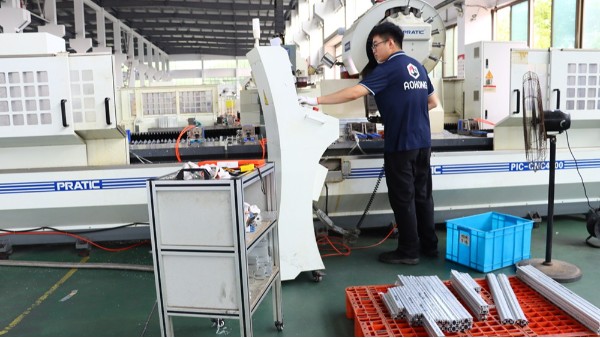 如何解決鋁型材在長期使用中的老化問題？